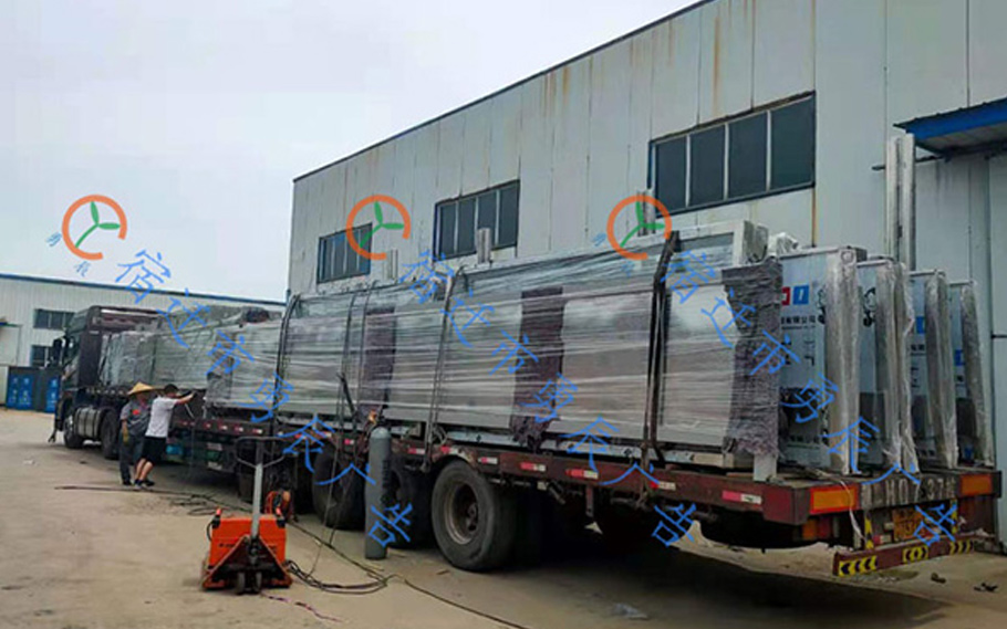 山東不銹鋼候車亭發(fā)貨